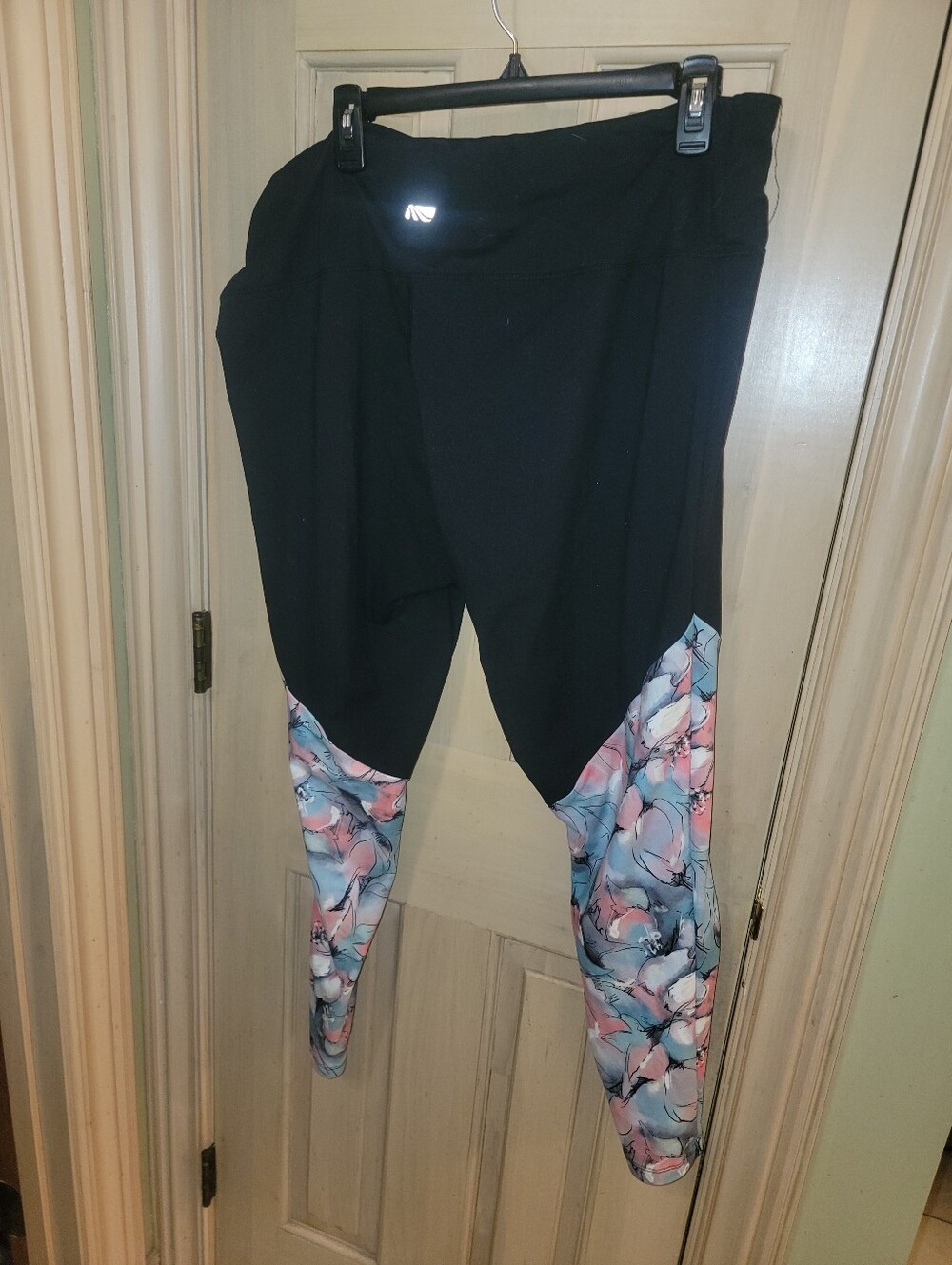 Womens Plus Sz 2X Marika Athletic Pants Workout Wear Floral And Black - Picture 3 of 5